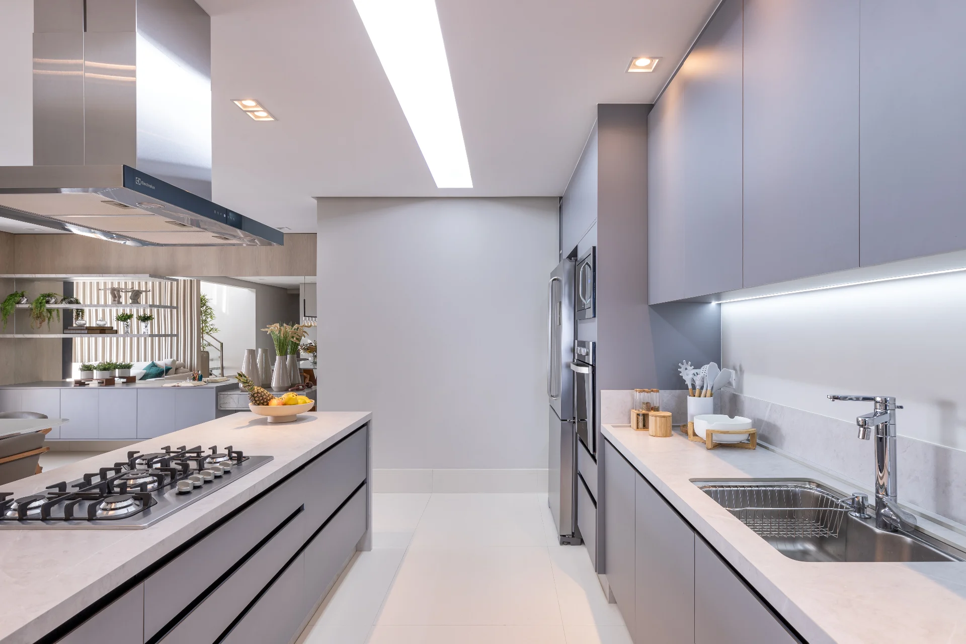 Cozinha minimalista integrada