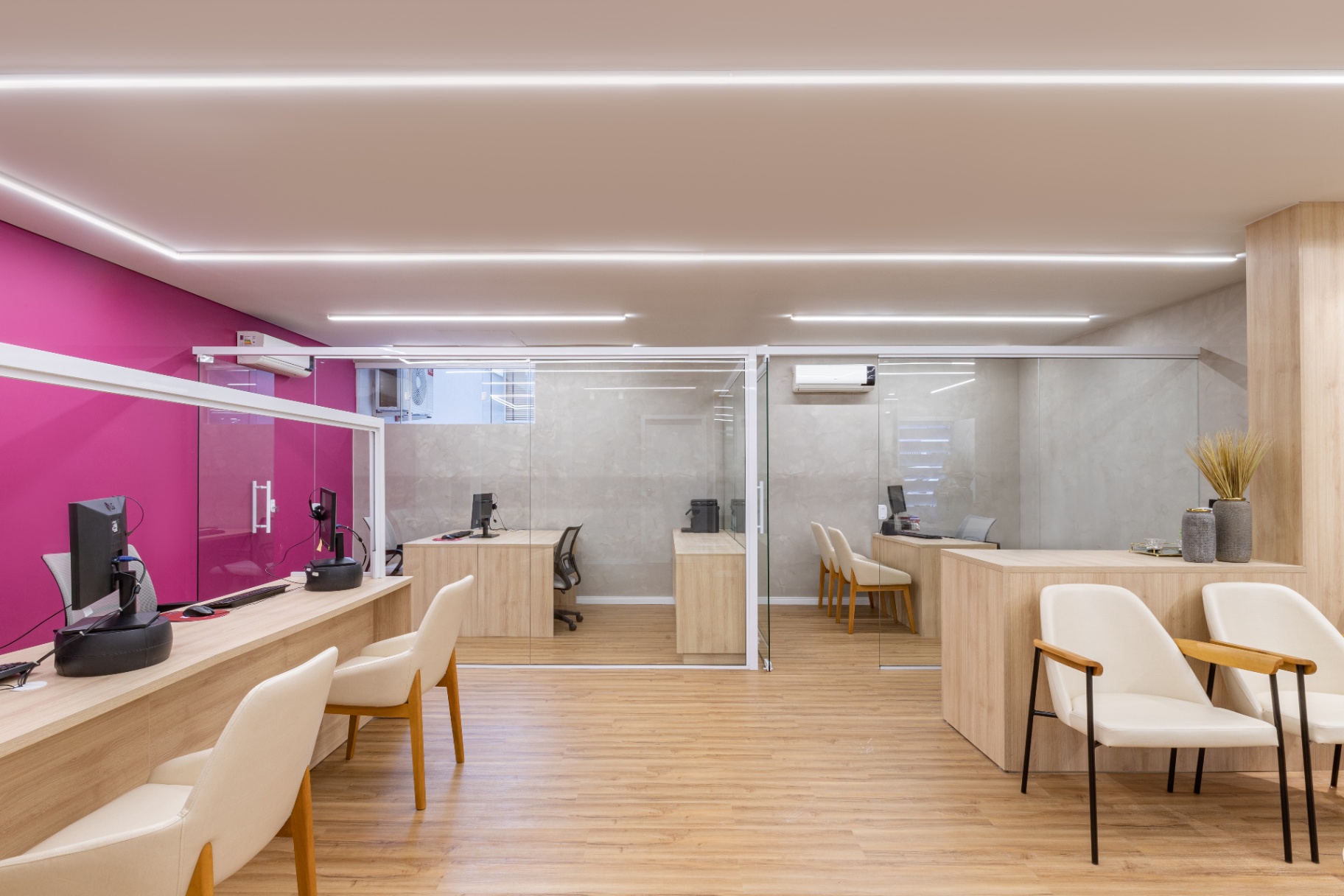 Atendimento corporativo com vidro